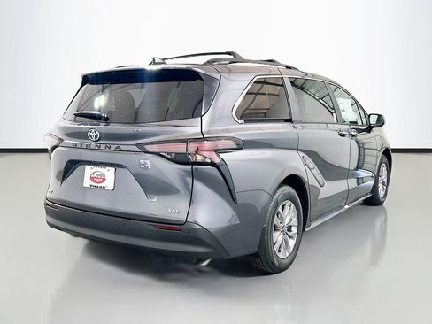 New 2025 Toyota Sienna XLE FWD image 4