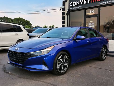 Used 2023 Hyundai Elantra SEL w/ Convenience Package FWD image 2