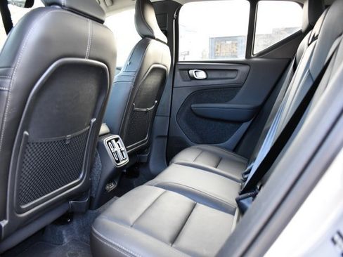 Used 2025 Volvo XC40 B5 Core image 15