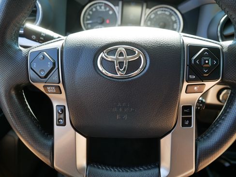 Used 2019 Toyota Tacoma SR5 AWD/4WD image 25