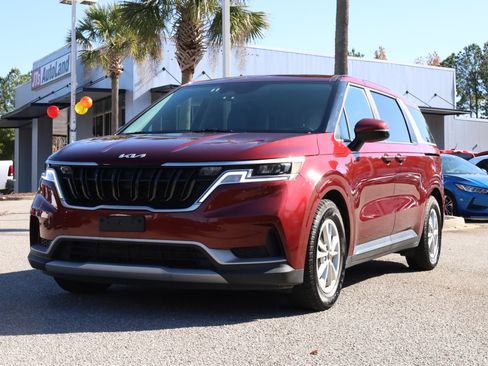 Used 2024 Kia Carnival LX image 1