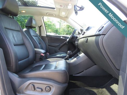 Used 2017 Volkswagen Tiguan Sport AWD/4WD image 13