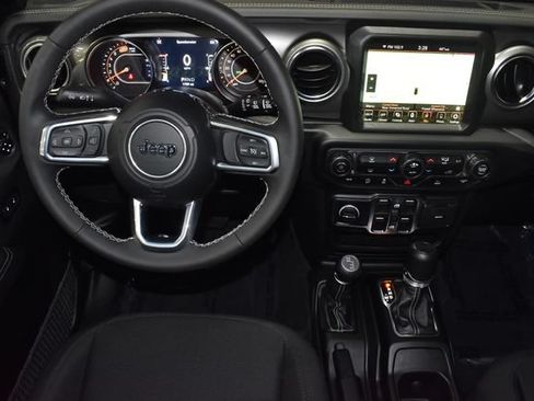 Used 2023 Jeep Wrangler Unlimited Sahara AWD/4WD image 28