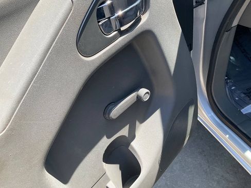 Used 2015 Nissan Frontier S RWD image 10