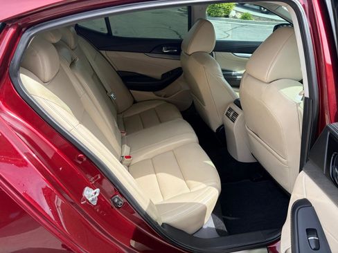 Used 2016 Nissan Maxima 3.5 SL w/ Interior Lighting Package FWD image 6
