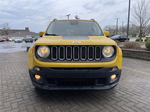 Used 2016 Jeep Renegade Latitude w/ Cold Weather Group FWD image 8