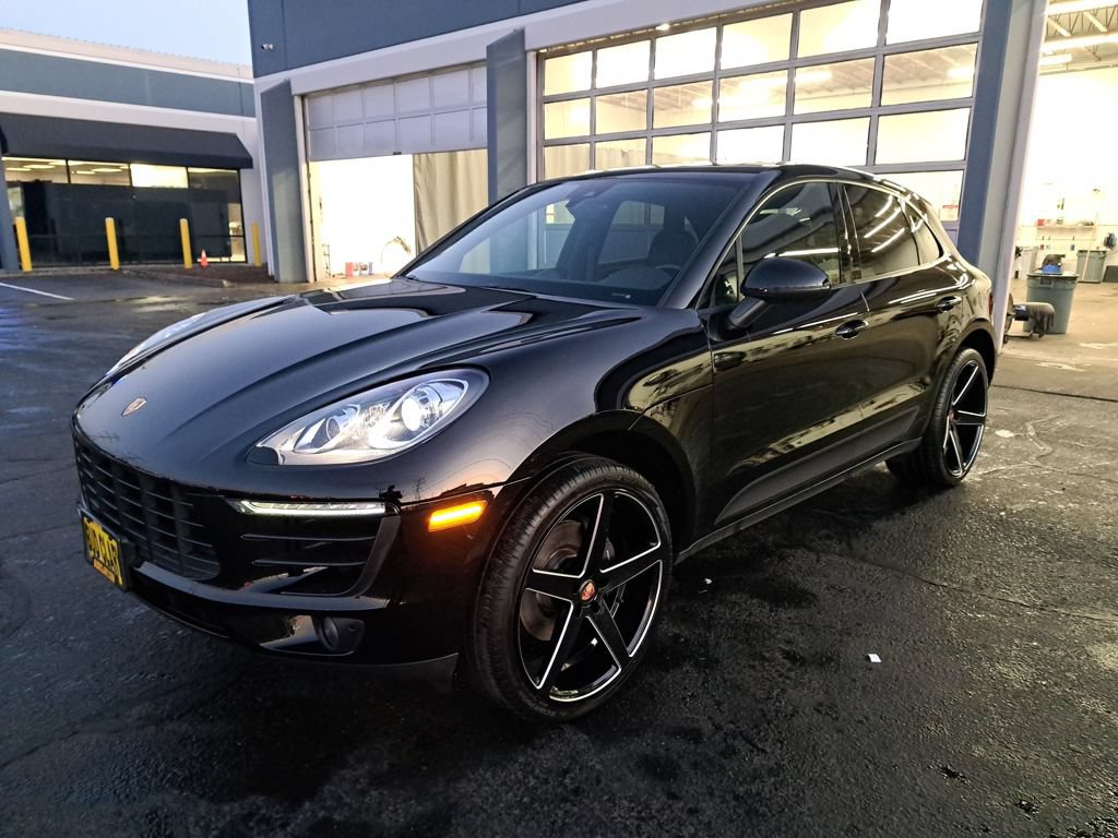 Used 2018 Porsche Macan AWD/4WD image 1
