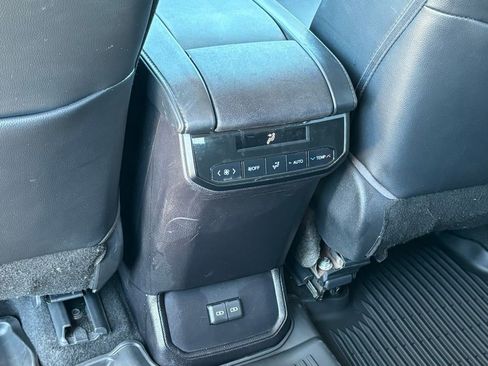 Used 2023 Toyota Highlander XLE image 17