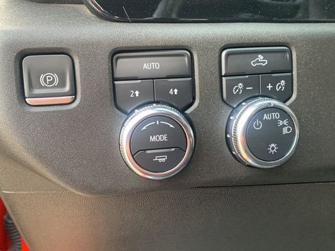 Used 2024 GMC Sierra 1500 SLE image 10