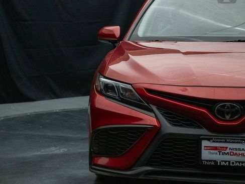 Used 2022 Toyota Camry SE image 5