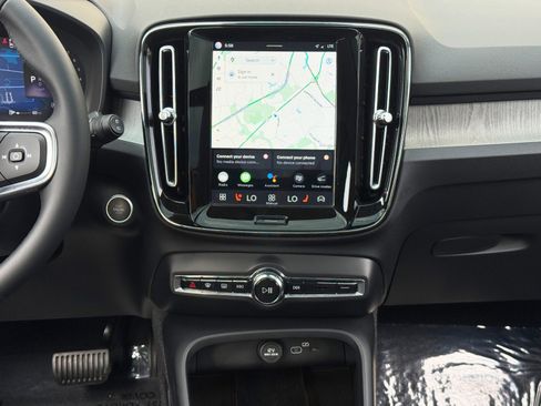 Used 2024 Volvo XC40 B5 Ultimate w/ Climate Package AWD/4WD image 25