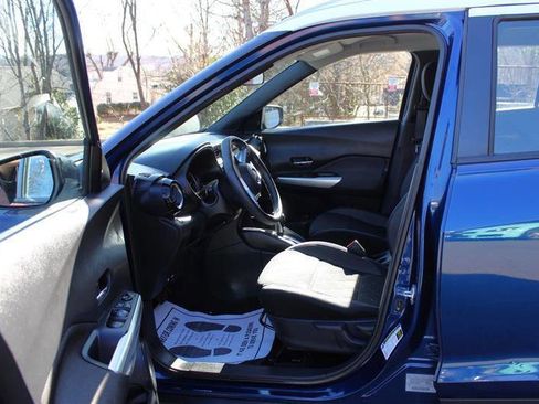 Used 2018 Nissan Kicks SV image 10