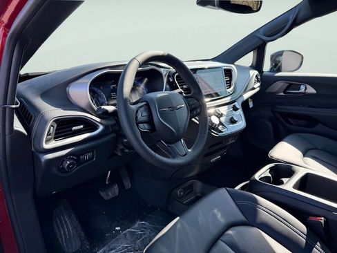 New 2026 Chrysler Pacifica Select AWD/4WD image 32