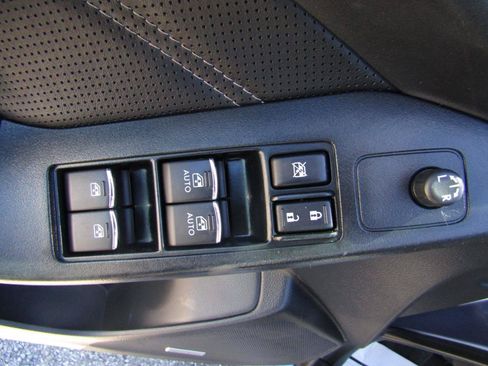 Used 2018 Subaru Forester 2.5i Touring AWD/4WD image 12