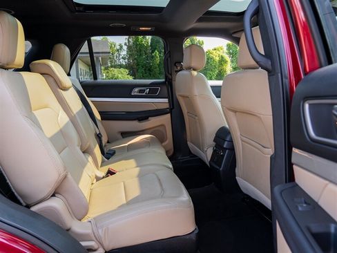 Used 2017 Ford Explorer XLT w/ Equipment Group 202A AWD/4WD image 22