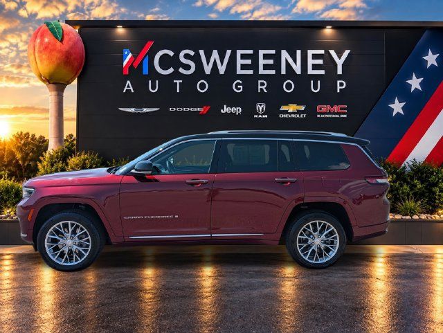 Used 2022 Jeep Grand Cherokee L Summit w/ Advanced Protech Group IV AWD/4WD image 2