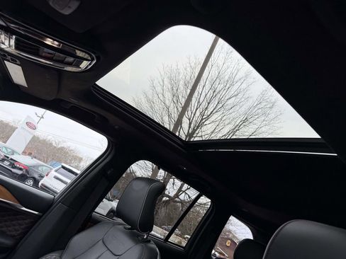 Used 2023 Jeep Grand Cherokee Summit AWD/4WD image 19