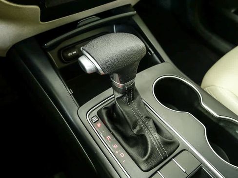 Used 2020 Kia Sorento LX image 16