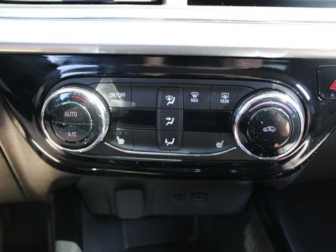 Used 2025 Chevrolet Trax LT w/ LT Convenience Package image 42