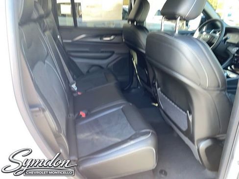 New 2025 Jeep Grand Cherokee Altitude AWD/4WD image 16