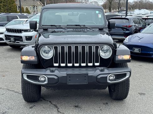 Used 2022 Jeep Wrangler Unlimited Sahara AWD/4WD image 31