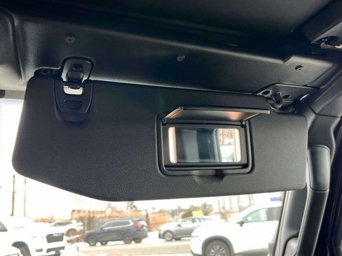 Used 2025 Jeep Wrangler Sahara image 29