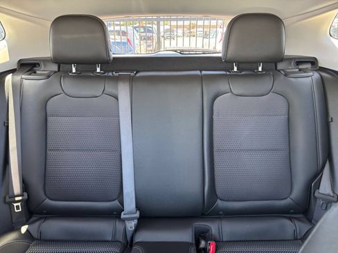 Used 2025 Chevrolet Trax LT FWD image 39