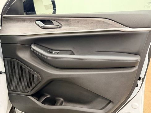 Used 2024 Jeep Grand Cherokee Limited image 22