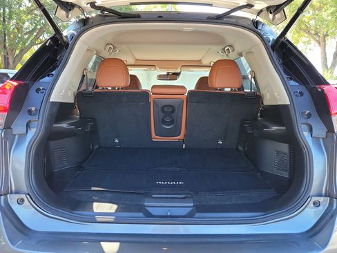 Used 2018 Nissan Rogue SL w/ Premium Package FWD image 10
