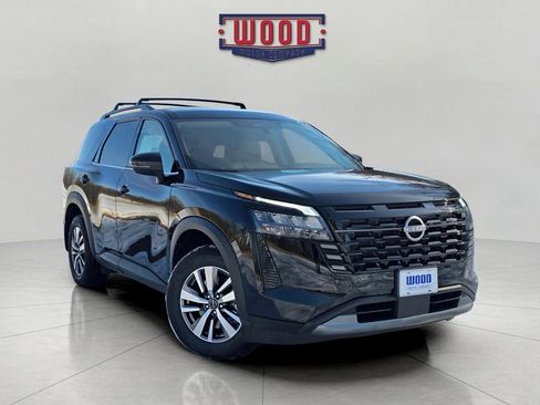 New 2026 Nissan Pathfinder SL image 1