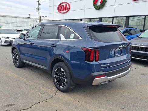 New 2026 Kia Sorento S image 4