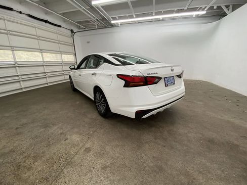 Used 2025 Nissan Altima 2.5 SV FWD image 4