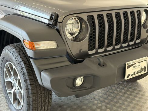Used 2024 Jeep Wrangler Sport AWD/4WD image 12