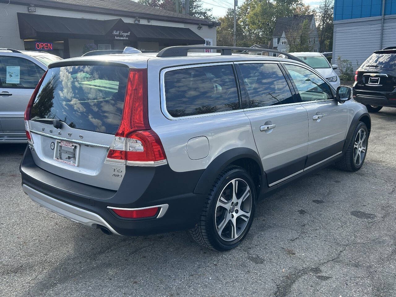 Used 2015 Volvo XC70 T6 w/ Proximity Package AWD/4WD image 12