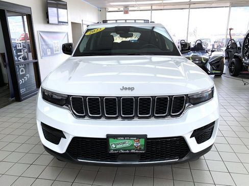 Used 2023 Jeep Grand Cherokee Laredo w/ Luxury Tech Group I image 3