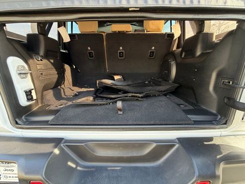 Used 2023 Jeep Wrangler Unlimited w/ Cold Weather Group image 33