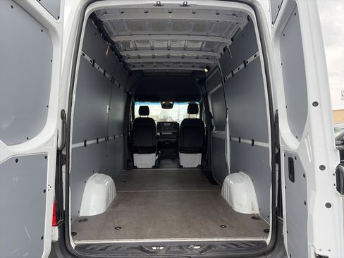 Used 2023 Mercedes-Benz Sprinter 144 Cargo image 15