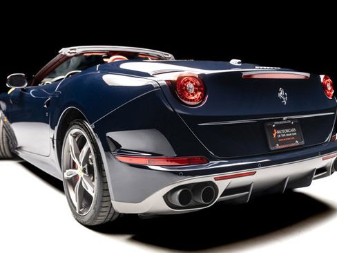 Used 2016 Ferrari California T RWD image 24