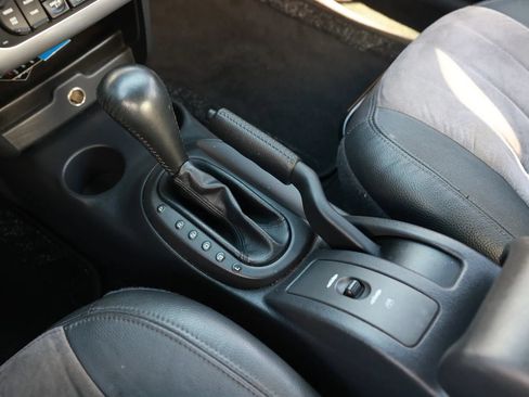 Used 2006 Chrysler Sebring Touring FWD image 35