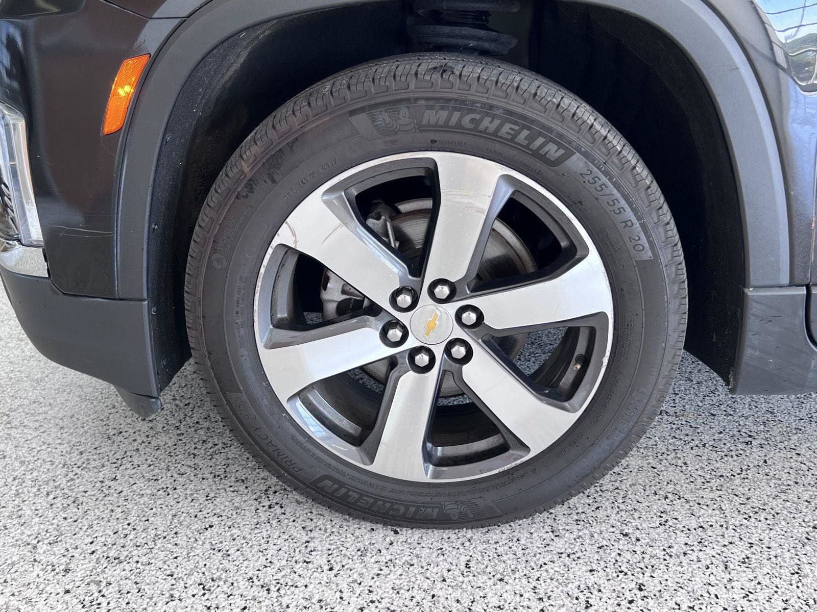 Used 2023 Chevrolet Traverse LT w/ LT Premium Package AWD/4WD image 17