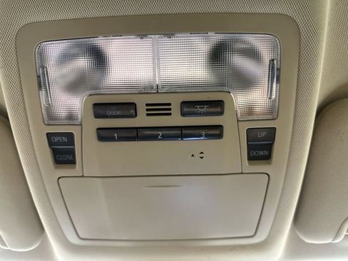 Used 2017 Toyota Highlander Limited FWD image 29