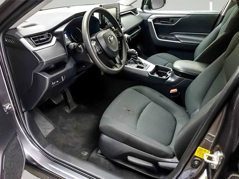 Used 2021 Toyota RAV4 LE AWD/4WD image 9