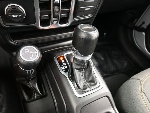 Certified 2024 Jeep Gladiator Sport image 25