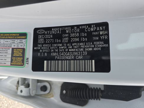 Used 2025 Hyundai Elantra SEL image 36