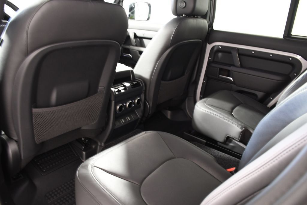New 2026 Land Rover Defender 130 X-Dynamic SE AWD/4WD image 27