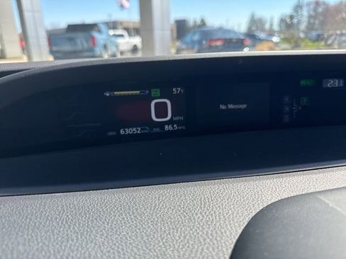 Used 2018 Toyota Prius Prime Premium image 13