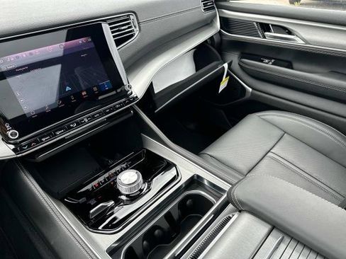 New 2025 Jeep Wagoneer 4WD w/ Premium Group I image 19