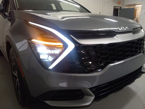 Certified 2025 Kia Sportage EX image 5