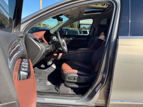 Used 2018 Buick Enclave Avenir w/ Avenir Technology Package image 11