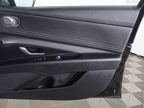 Used 2023 Hyundai Elantra Limited image 24